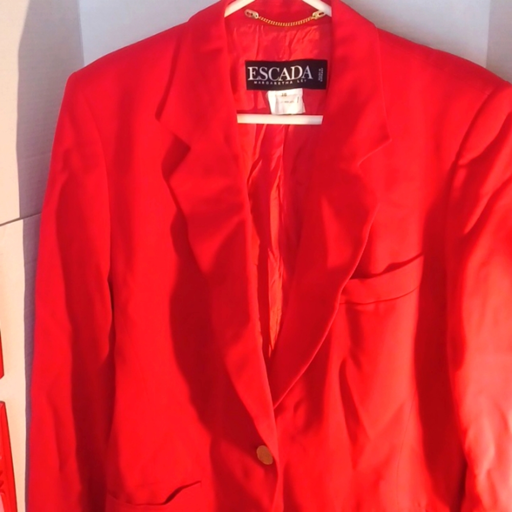 ESCADA BLAZER